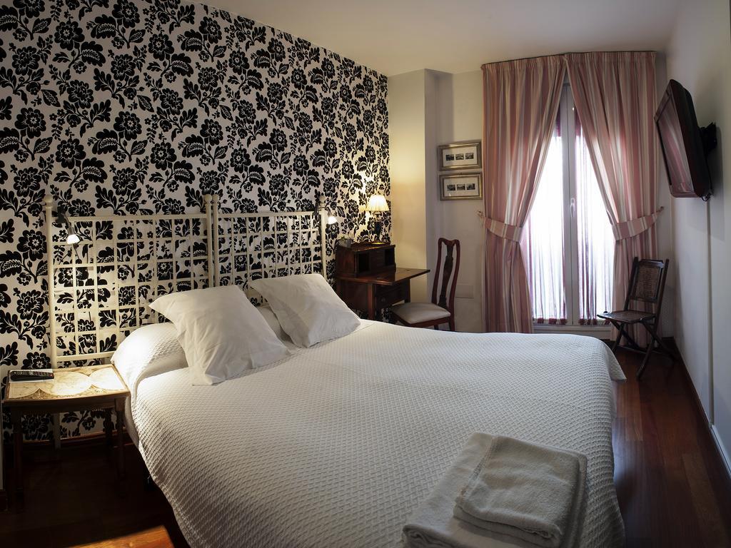 Ch Hostal Victoria Cuenca  Dış mekan fotoğraf