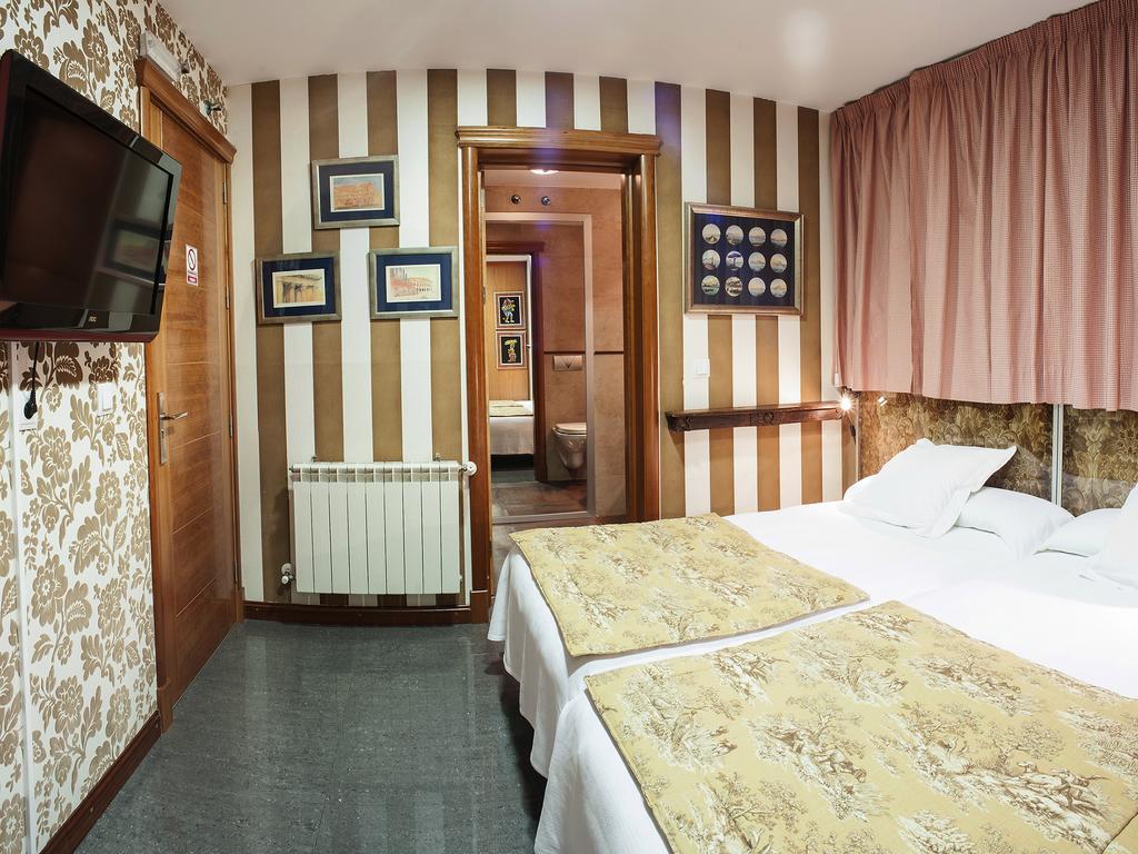 Ch Hostal Victoria Cuenca  Dış mekan fotoğraf
